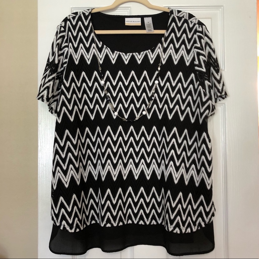 ⭐️NWOT Alfred Dunner Two Layer Top w/ Necklace!⭐️